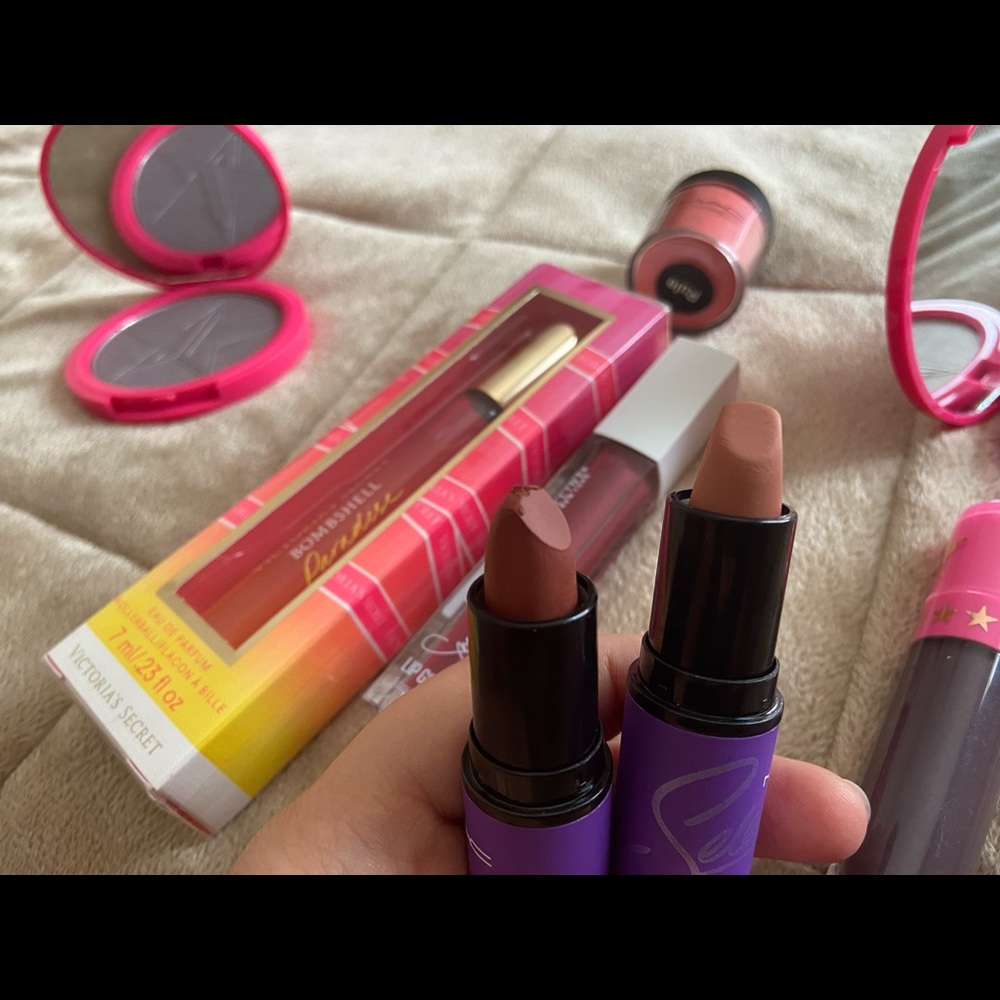 8 pc makeup lot - Picture 2 of 8